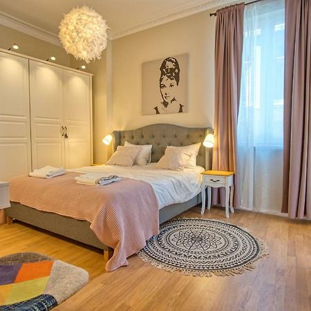 Apartment Audrey By Sofiaspot - Central, Metro To Airport Экстерьер фото