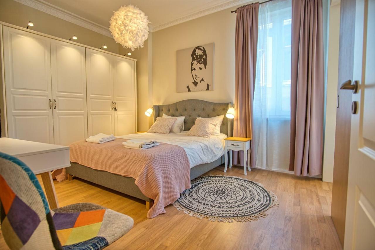 Apartment Audrey By Sofiaspot - Central, Metro To Airport Экстерьер фото
